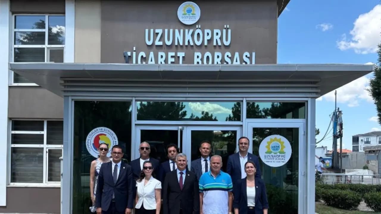 Uzunköprü Ticaret Borsası hizmet binası girişi